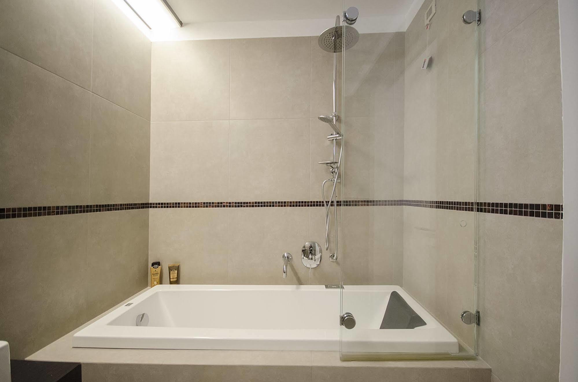 A14 Business Suite Сесто-Сан-Джованни Экстерьер фото
